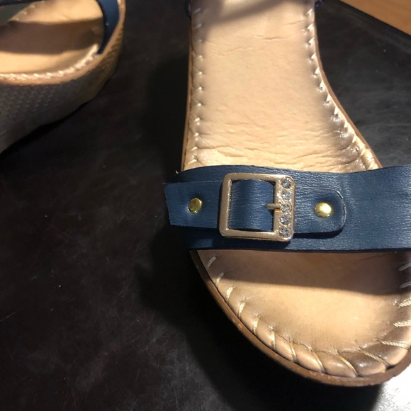 Super Cute Navy summer wedge - Picture 3 of 3